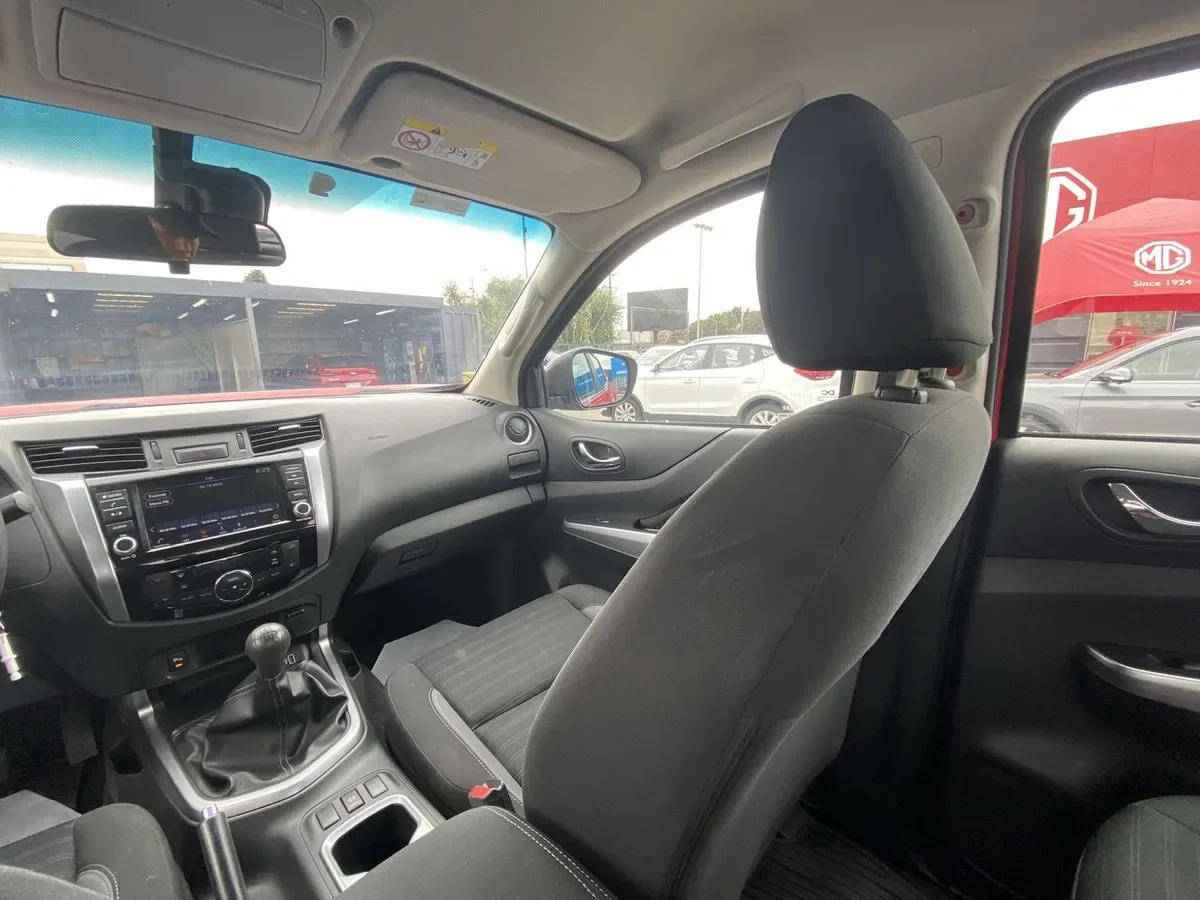 Nissan Navara 2.3d Xe Diesel 4x2 Dob.cab. Mt 4p año 2024