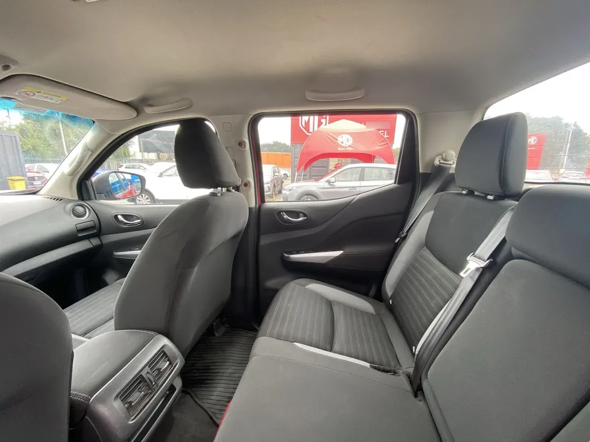 Nissan Navara 2.3d Xe Diesel 4x2 Dob.cab. Mt 4p año 2024
