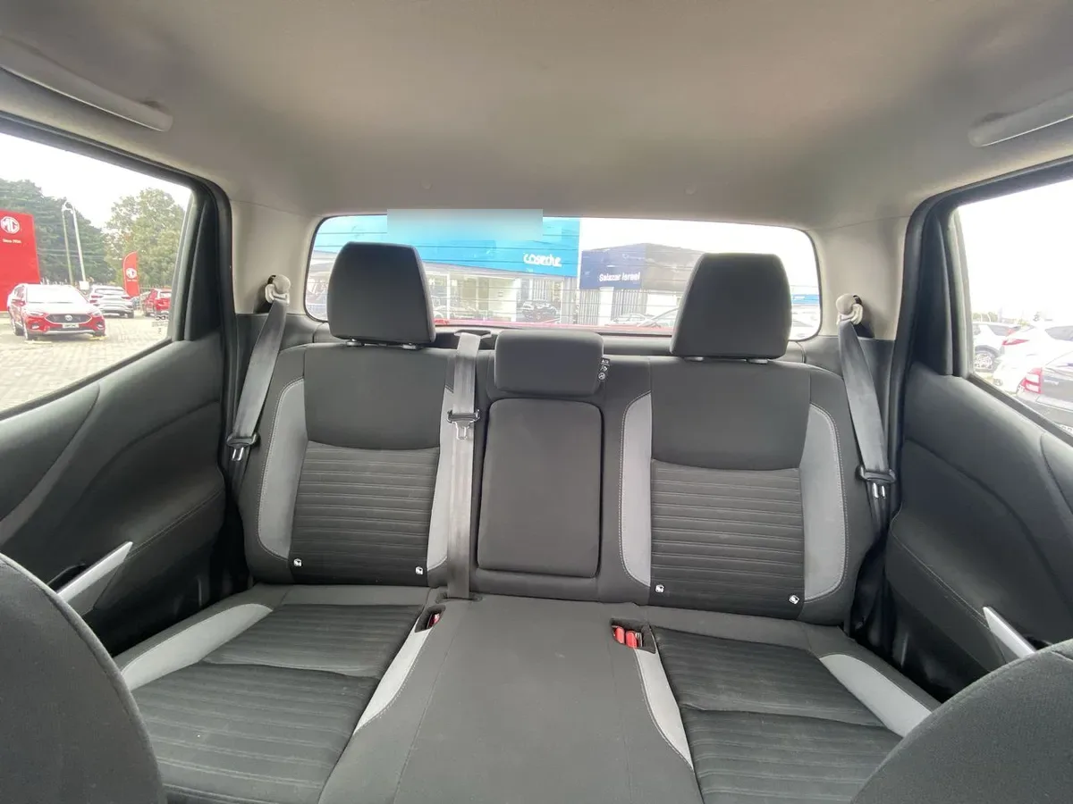Nissan Navara 2.3d Xe Diesel 4x2 Dob.cab. Mt 4p año 2024