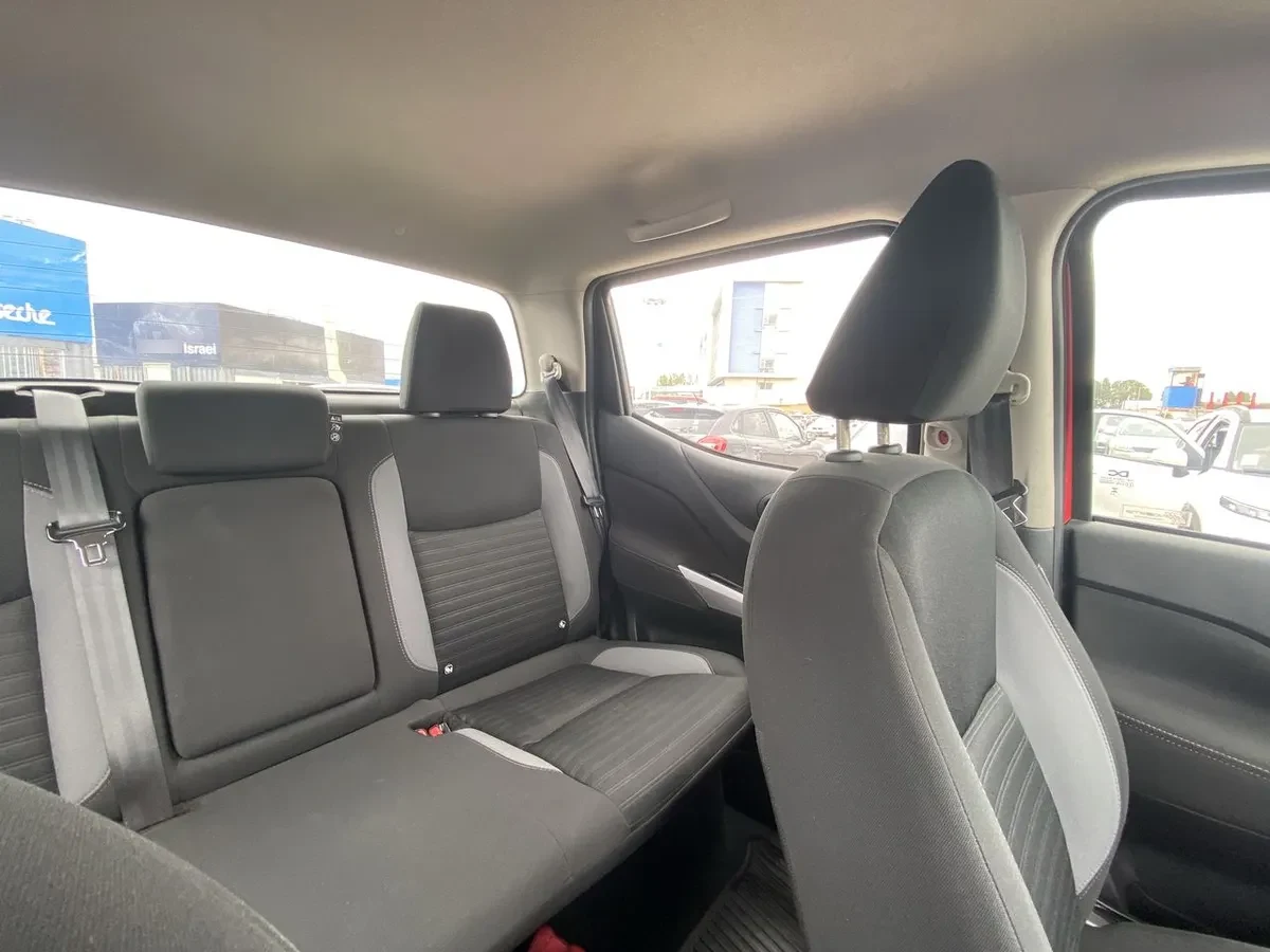 Nissan Navara 2.3d Xe Diesel 4x2 Dob.cab. Mt 4p año 2024