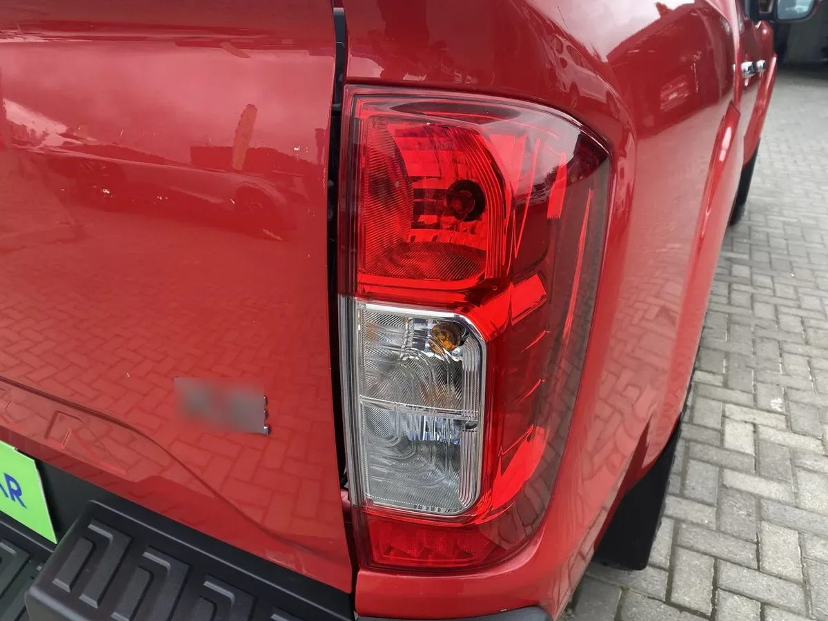 Nissan Navara 2.3d Xe Diesel 4x2 Dob.cab. Mt 4p año 2024