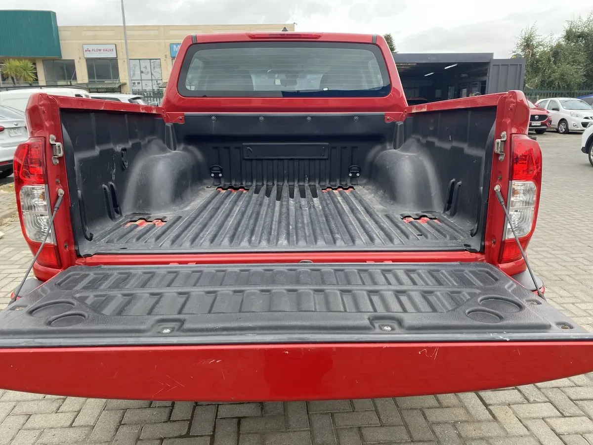 Nissan Navara 2.3d Xe Diesel 4x2 Dob.cab. Mt 4p año 2024
