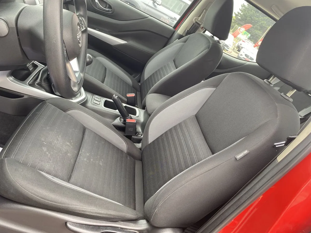 Nissan Navara 2.3d Xe Diesel 4x2 Dob.cab. Mt 4p año 2024