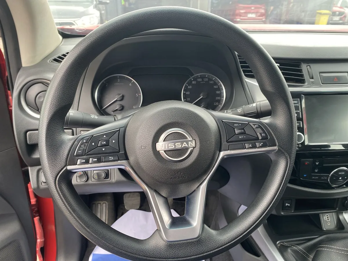 Nissan Navara 2.3d Xe Diesel 4x2 Dob.cab. Mt 4p año 2024