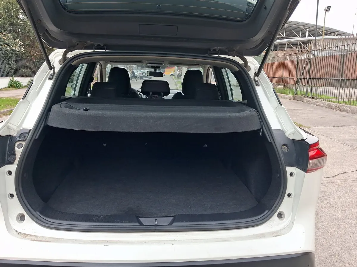 Nissan Qashqai 1.3t Sense 2wd Mt 5p año 2023