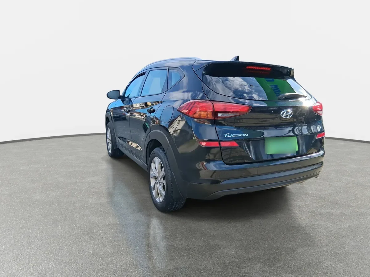 Hyundai Tucson 2.0 Plus 2wd Mt 5p año 2019