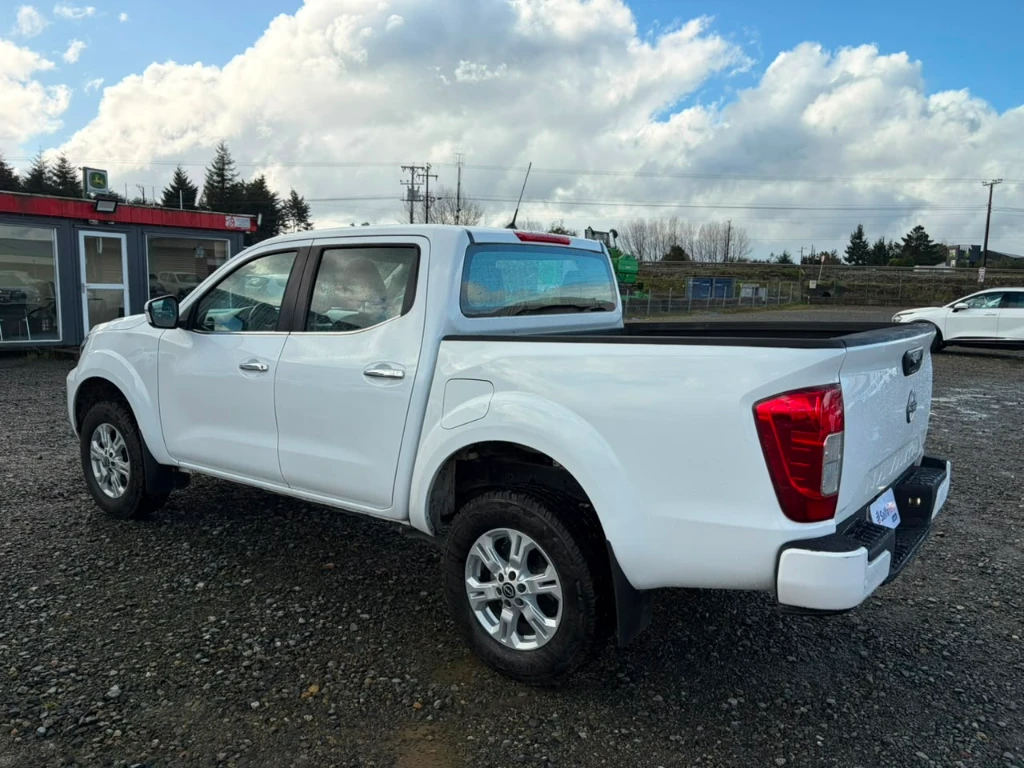 Nissan Navara D Cab Mt 4x4 2.3 Xe año 2023