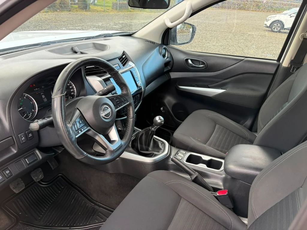 Nissan Navara D Cab Mt 4x4 2.3 Xe año 2023