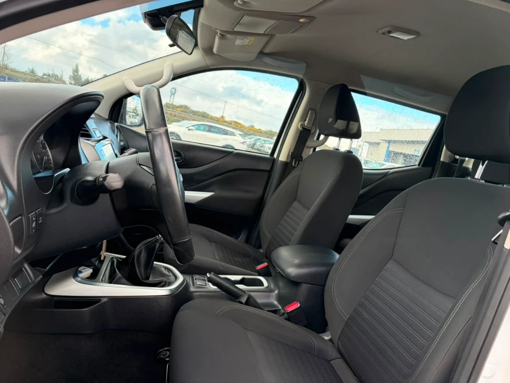 Nissan Navara D Cab Mt 4x4 2.3 Xe año 2023