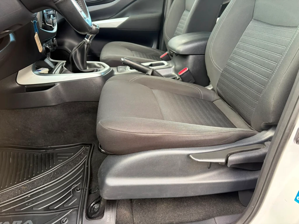 Nissan Navara D Cab Mt 4x4 2.3 Xe año 2023