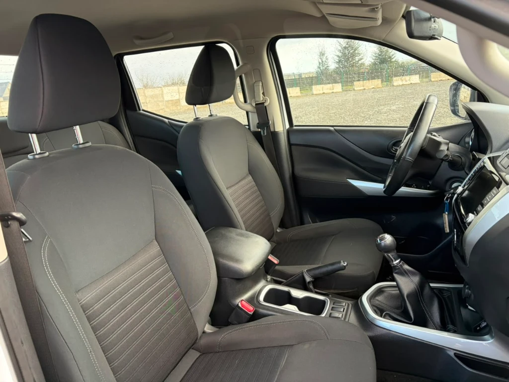 Nissan Navara D Cab Mt 4x4 2.3 Xe año 2023