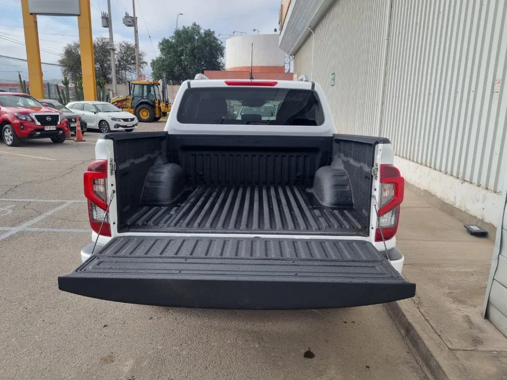 Nissan Navara Dc 4x4 2.3tdi Le At año 2023