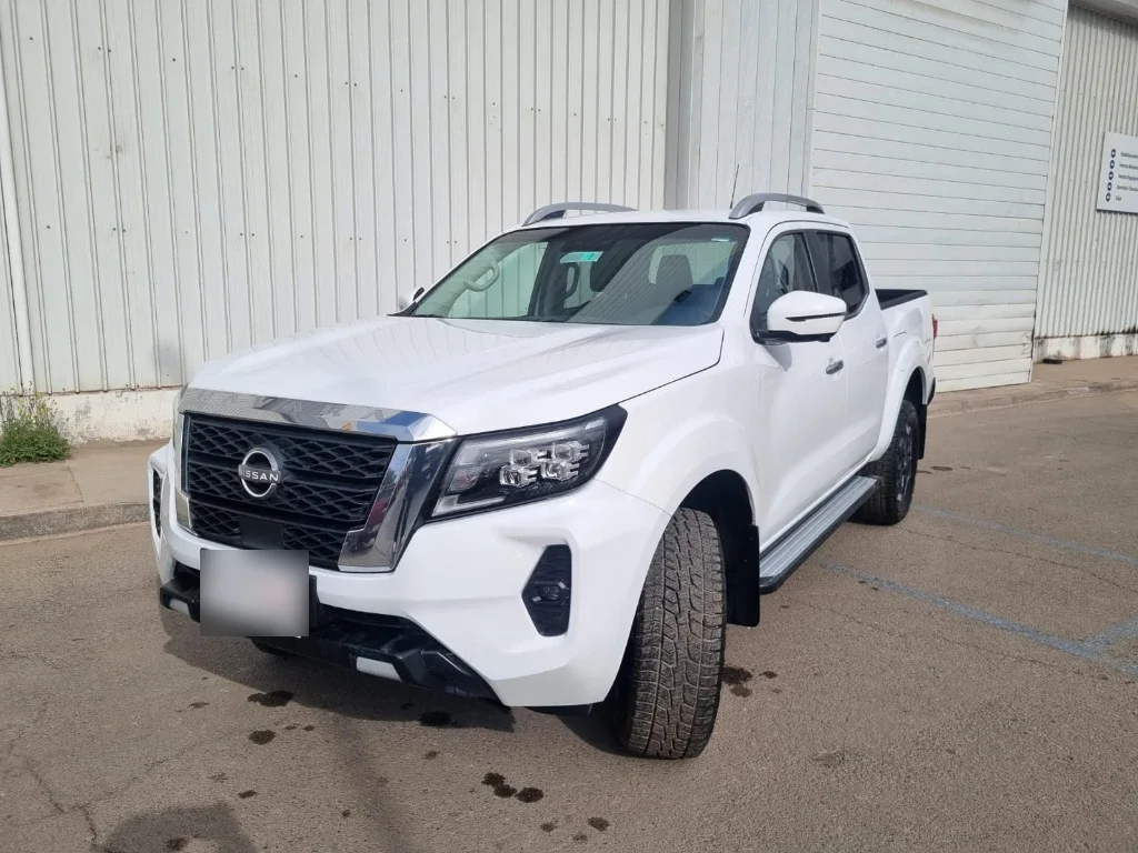 Nissan Navara Dc 4x4 2.3tdi Le At año 2023