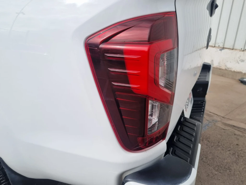 Nissan Navara Dc 4x4 2.3tdi Le At año 2023