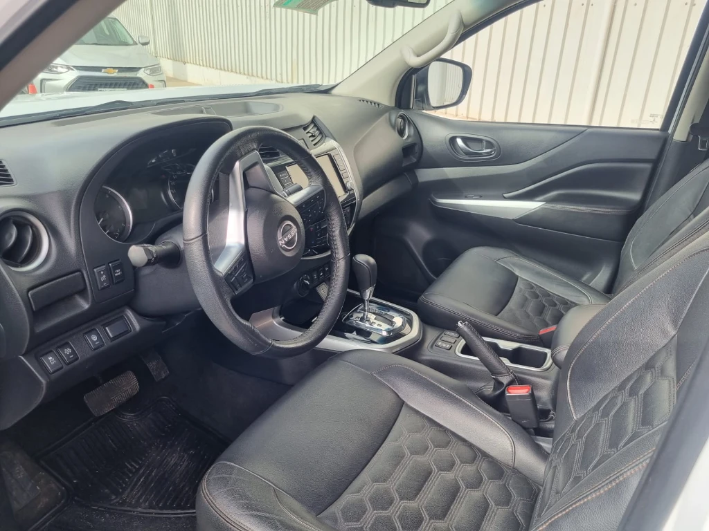 Nissan Navara Dc 4x4 2.3tdi Le At año 2023