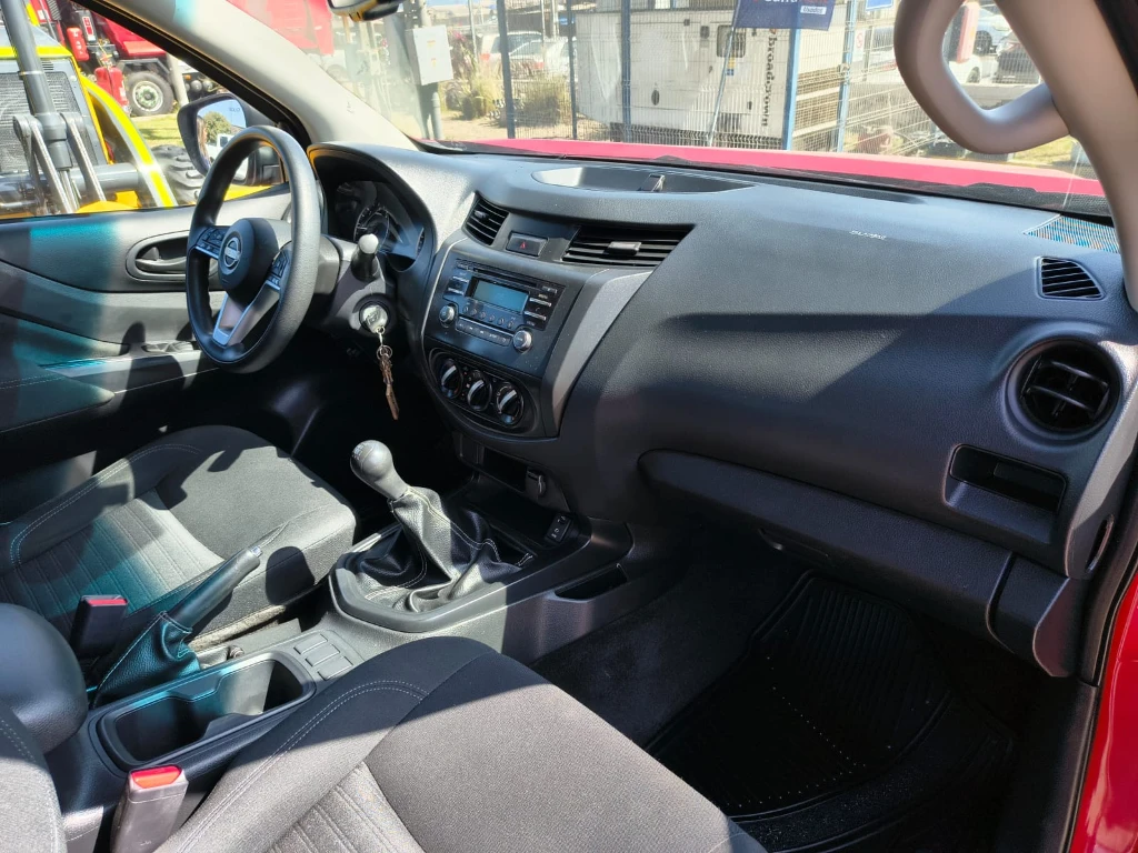 Nissan Navara Dc 4x2 2.3tdi Se año 2023