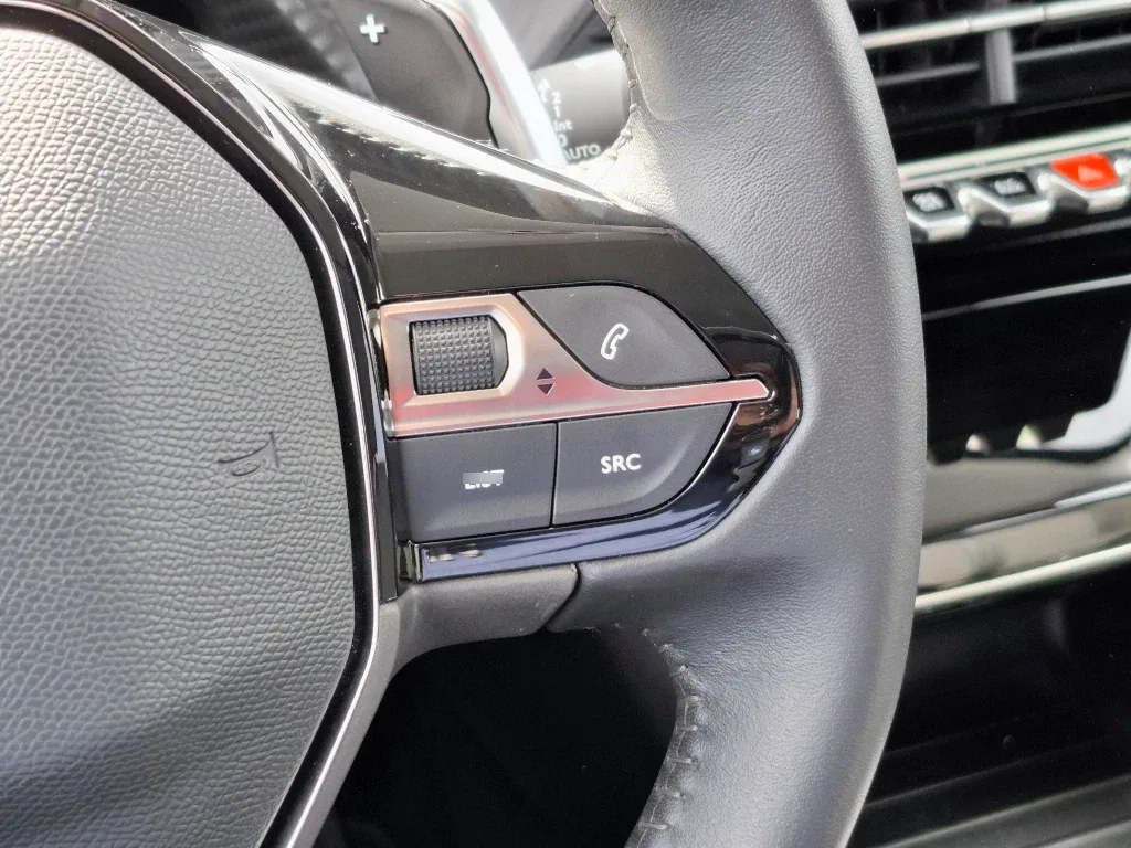 Peugeot 208 208 Allure Pack Puretech 130 Eat8 año 2023