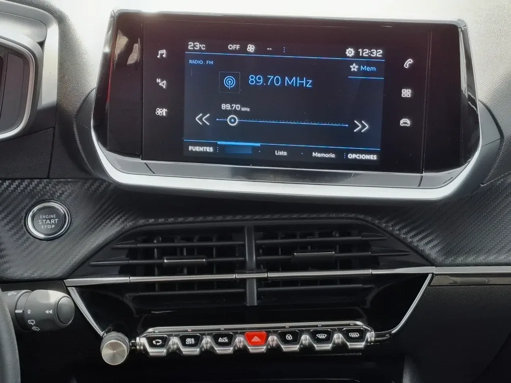 Peugeot 208 208 Allure Pack Puretech 130 Eat8 año 2023