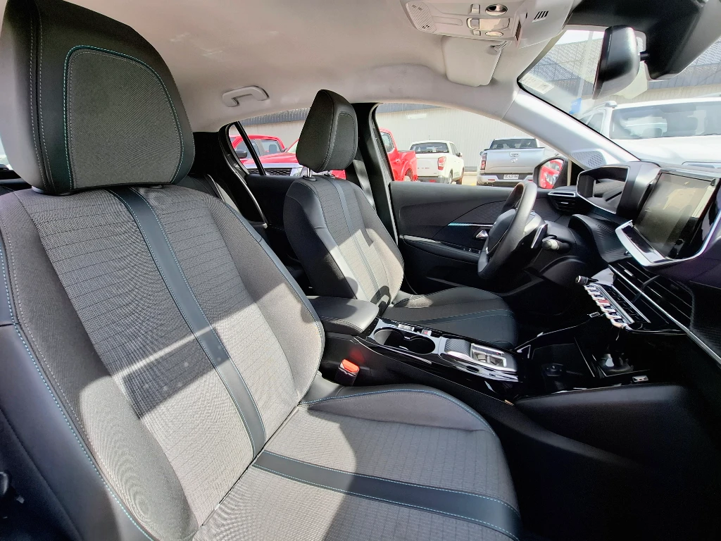 Peugeot 208 208 Allure Pack Puretech 130 Eat8 año 2023