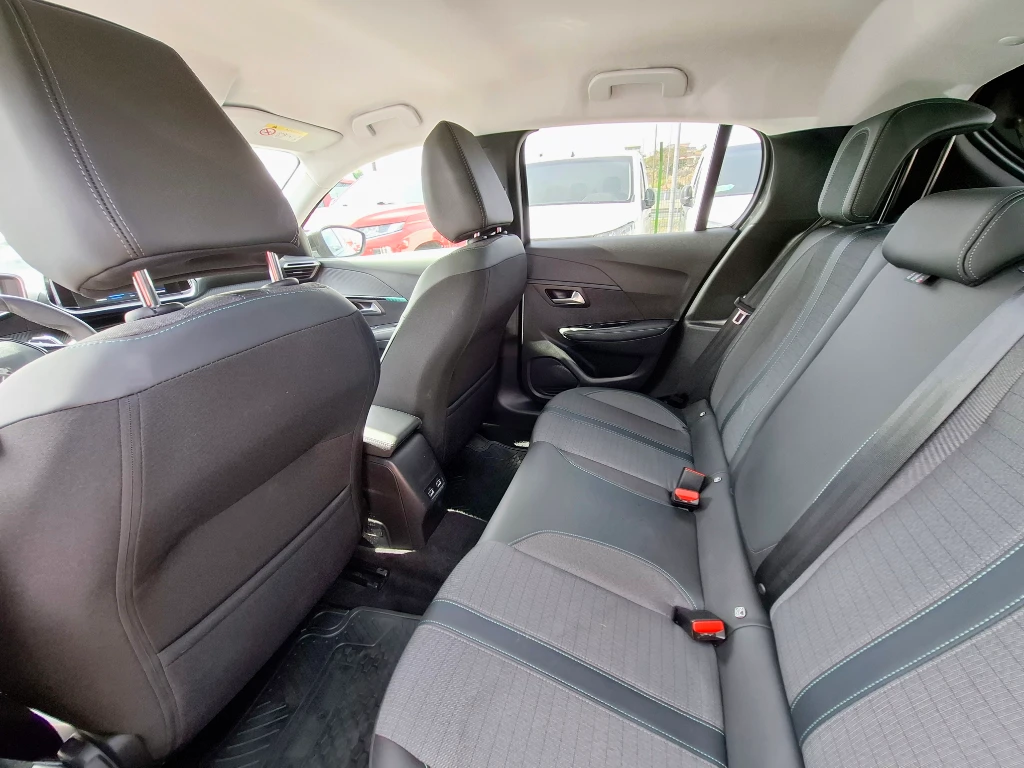 Peugeot 208 208 Allure Pack Puretech 130 Eat8 año 2023