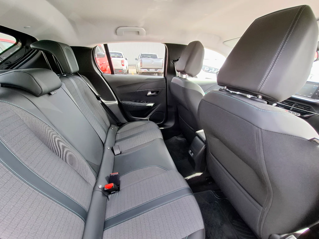 Peugeot 208 208 Allure Pack Puretech 130 Eat8 año 2023