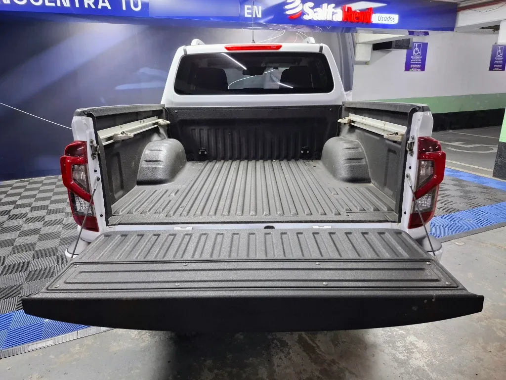 Nissan Navara Dc 4x4 2.3tdi Le año 2023
