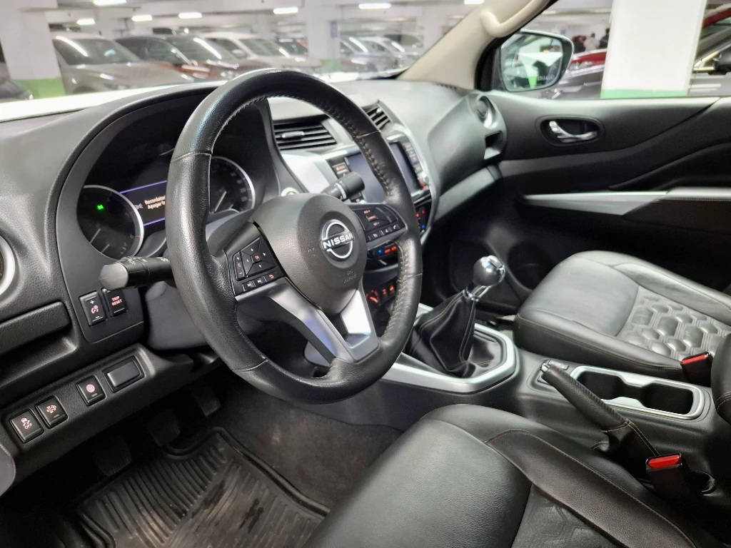 Nissan Navara Dc 4x4 2.3tdi Le año 2023