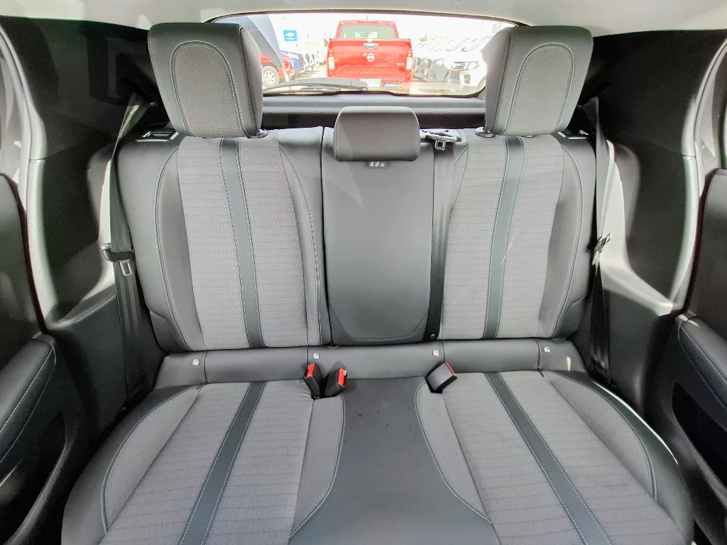 Peugeot 208 208 Allure Pack Puretech 130 Eat8 año 2023