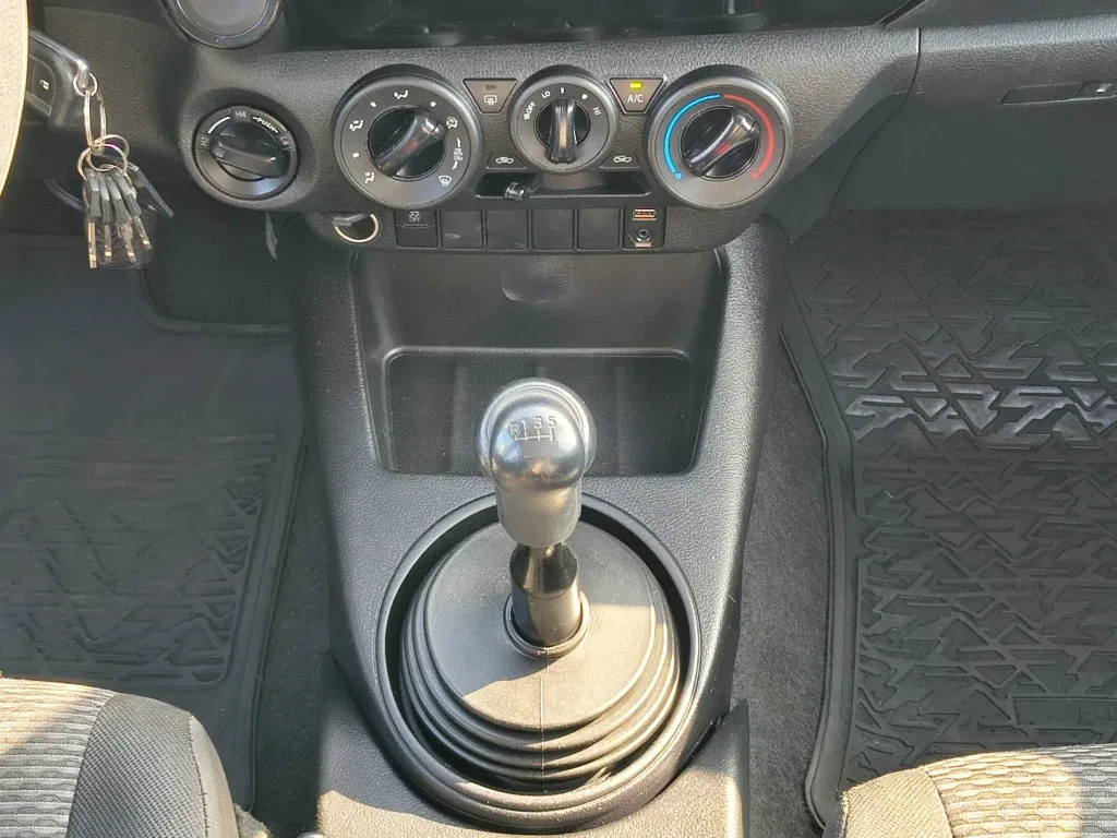 Toyota Hilux Dc 4x4 2.4 D Dx Mt año 2024