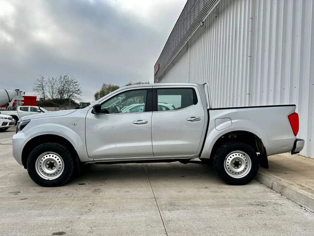 Nissan Navara Navara Dc 4x4 2.3 Tdi Se año 2023