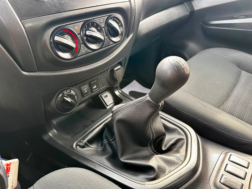 Nissan Navara Navara Dc 4x4 2.3 Tdi Se año 2023