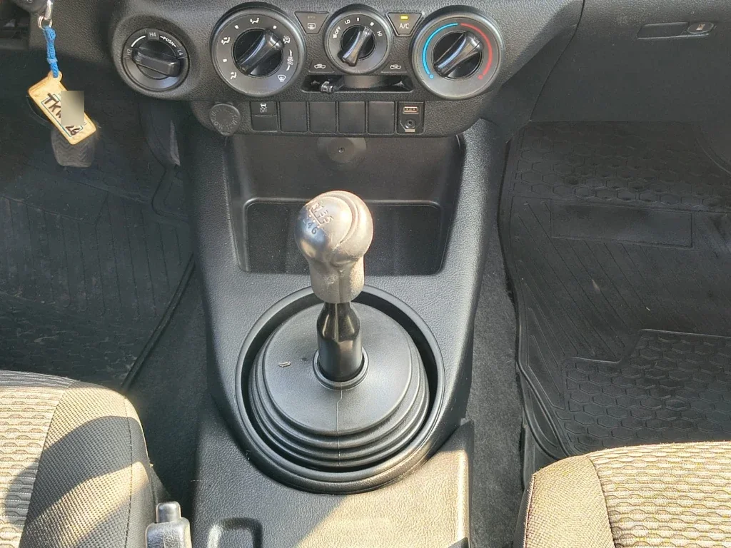 Toyota Hilux Dc 4x4 2.4 D Dx Mt año 2024