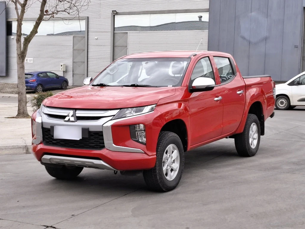 Mitsubishi L200 L200 Katana D/c 2.4 Td Mt Cr año 2022