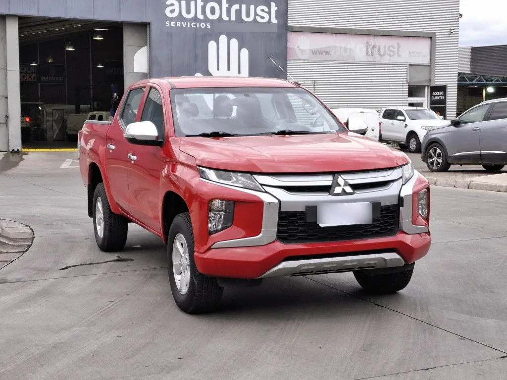 Mitsubishi L200 L200 Katana D/c 2.4 Td Mt Cr año 2022