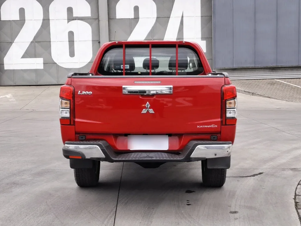Mitsubishi L200 L200 Katana D/c 2.4 Td Mt Cr año 2022
