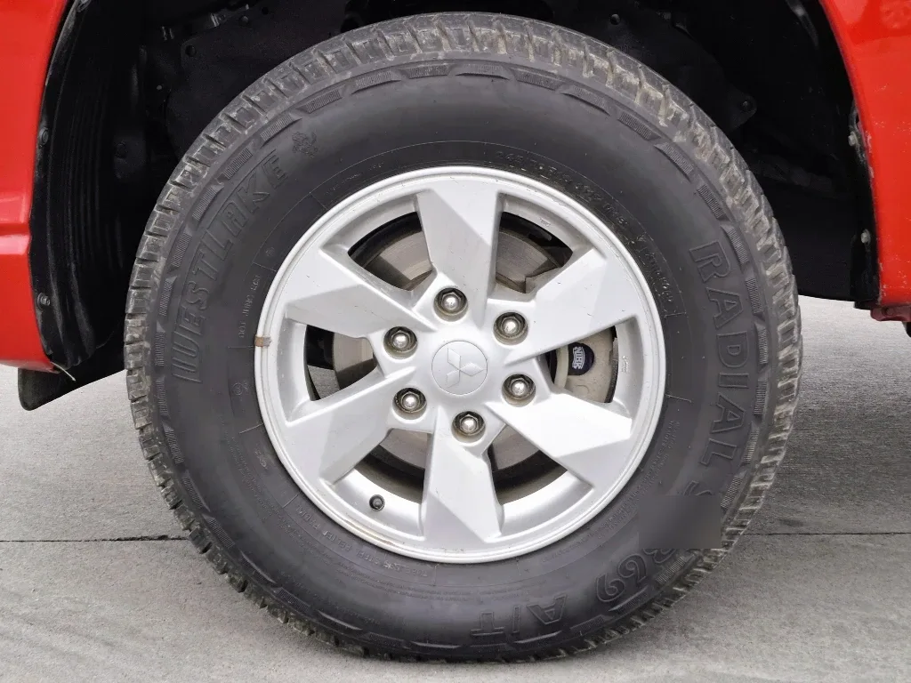 Mitsubishi L200 L200 Katana D/c 2.4 Td Mt Cr año 2022