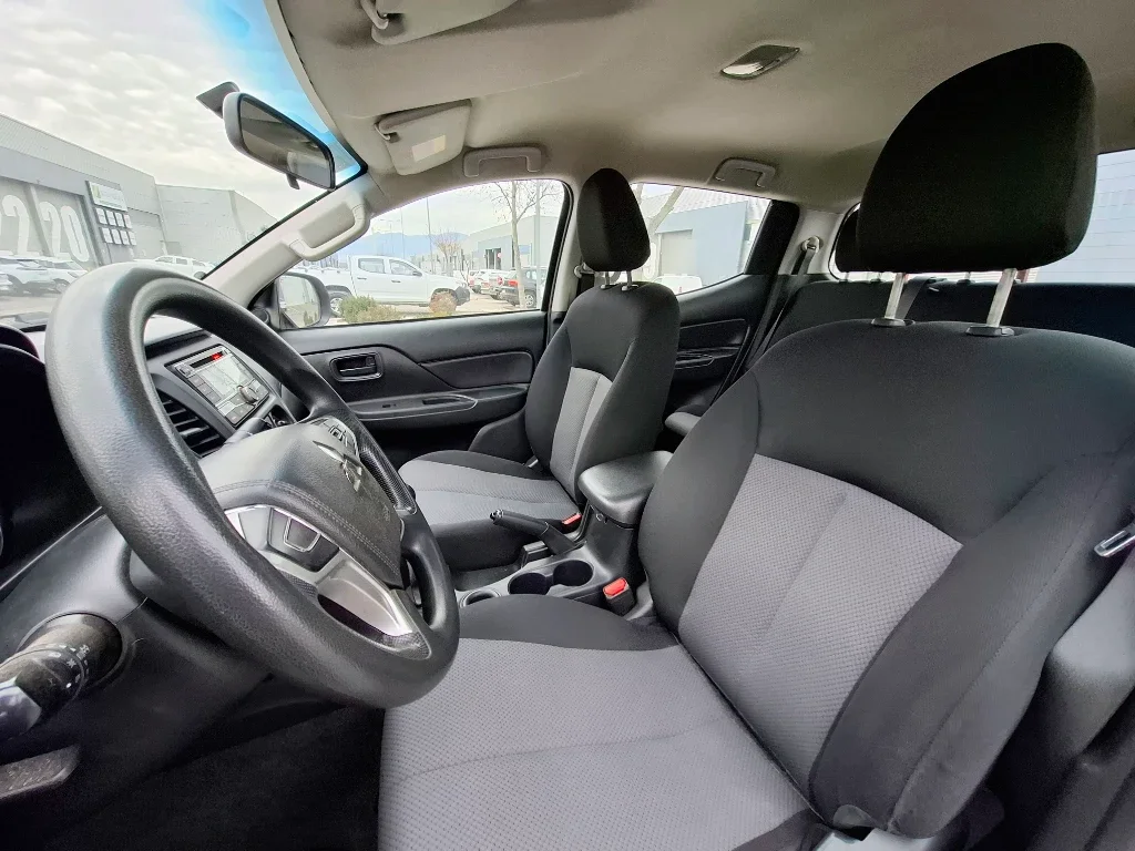 Mitsubishi L200 L200 Katana D/c 2.4 Td Mt Cr año 2022