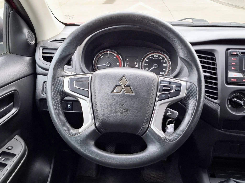 Mitsubishi L200 L200 Katana D/c 2.4 Td Mt Cr año 2022