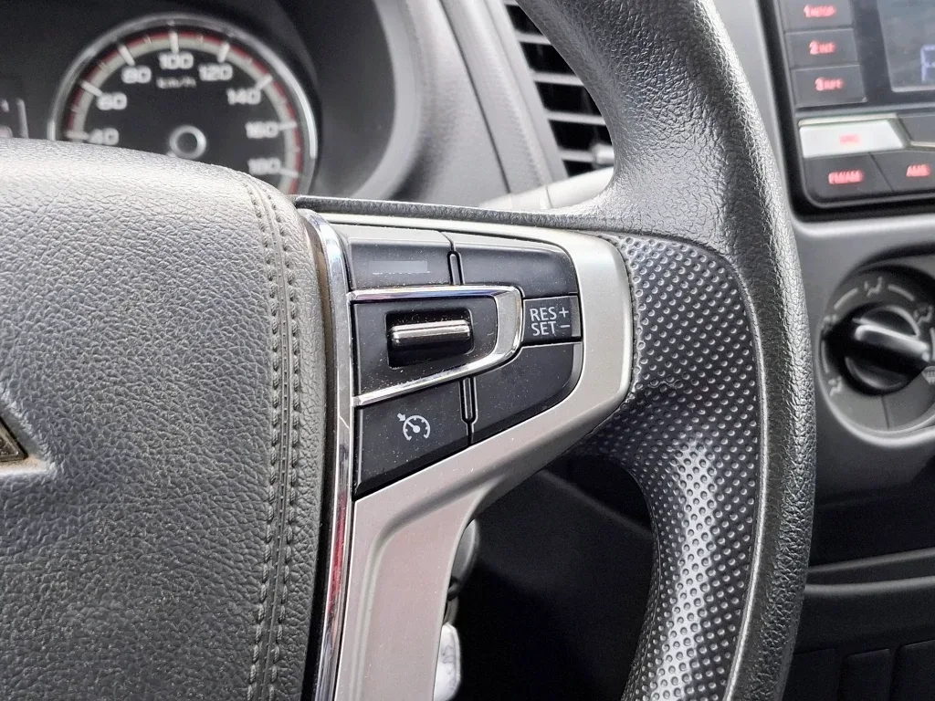 Mitsubishi L200 L200 Katana D/c 2.4 Td Mt Cr año 2022