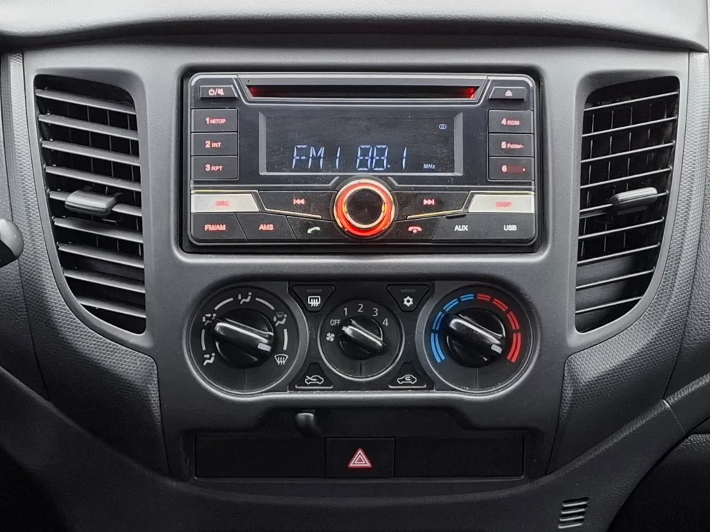 Mitsubishi L200 L200 Katana D/c 2.4 Td Mt Cr año 2022
