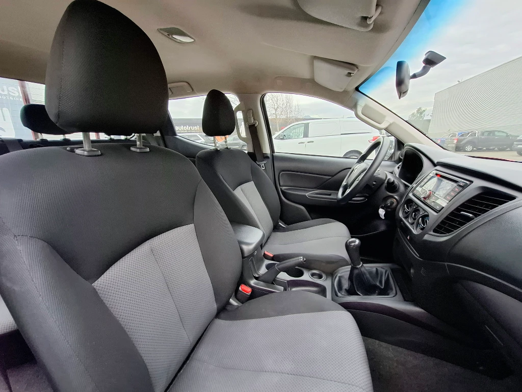 Mitsubishi L200 L200 Katana D/c 2.4 Td Mt Cr año 2022