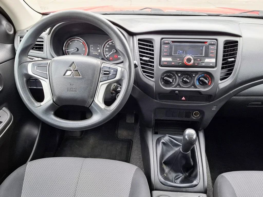 Mitsubishi L200 L200 Katana D/c 2.4 Td Mt Cr año 2022