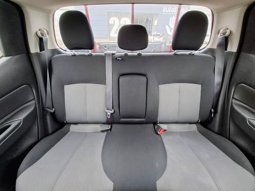 Mitsubishi L200 L200 Katana D/c 2.4 Td Mt Cr año 2022