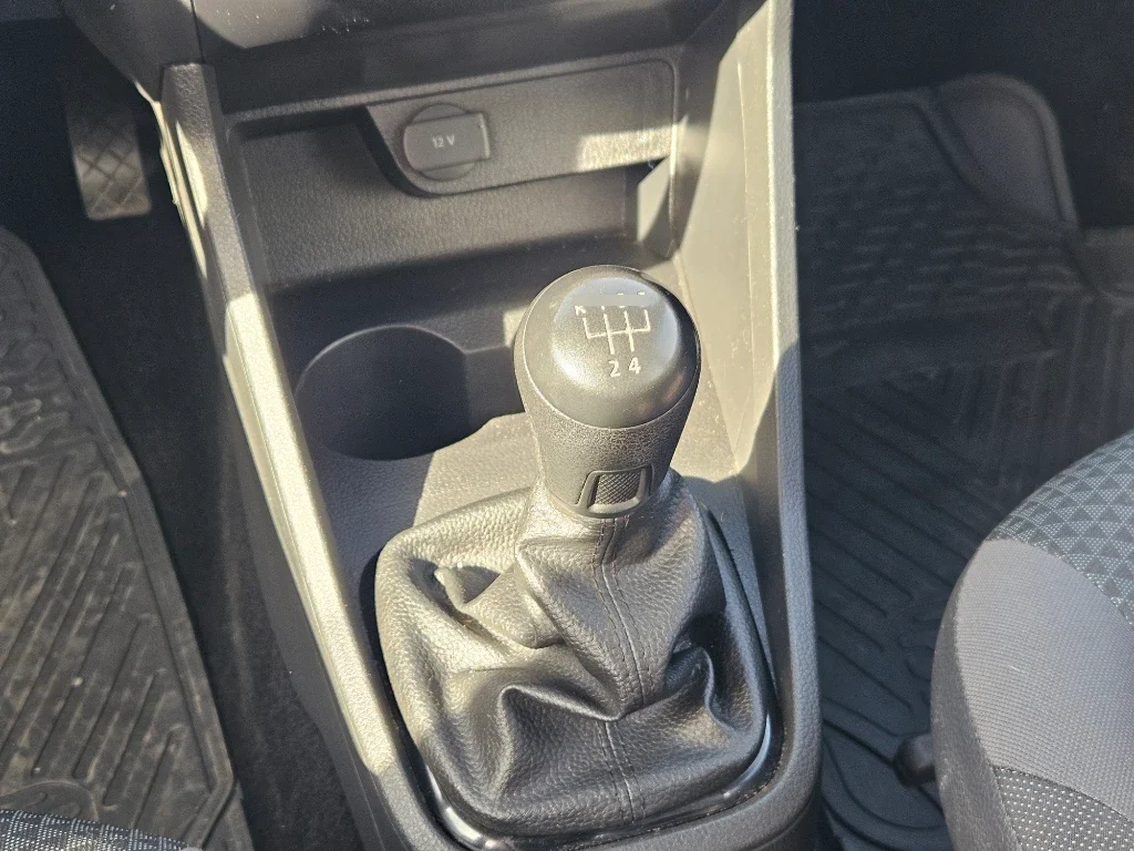 Volkswagen Gol 1.6 Hb Mt Ac año 2022