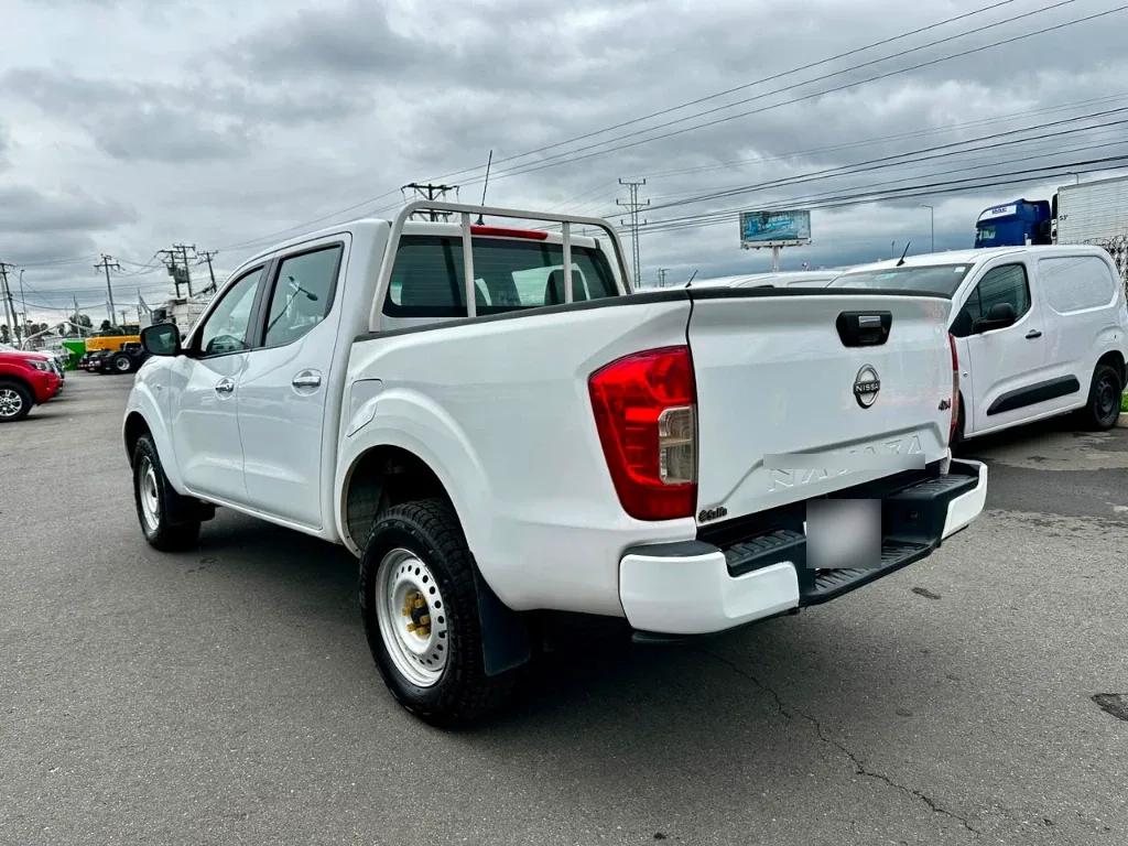 Nissan Navara Navara Dc 4x4 2.3 Tdi Se año 2023