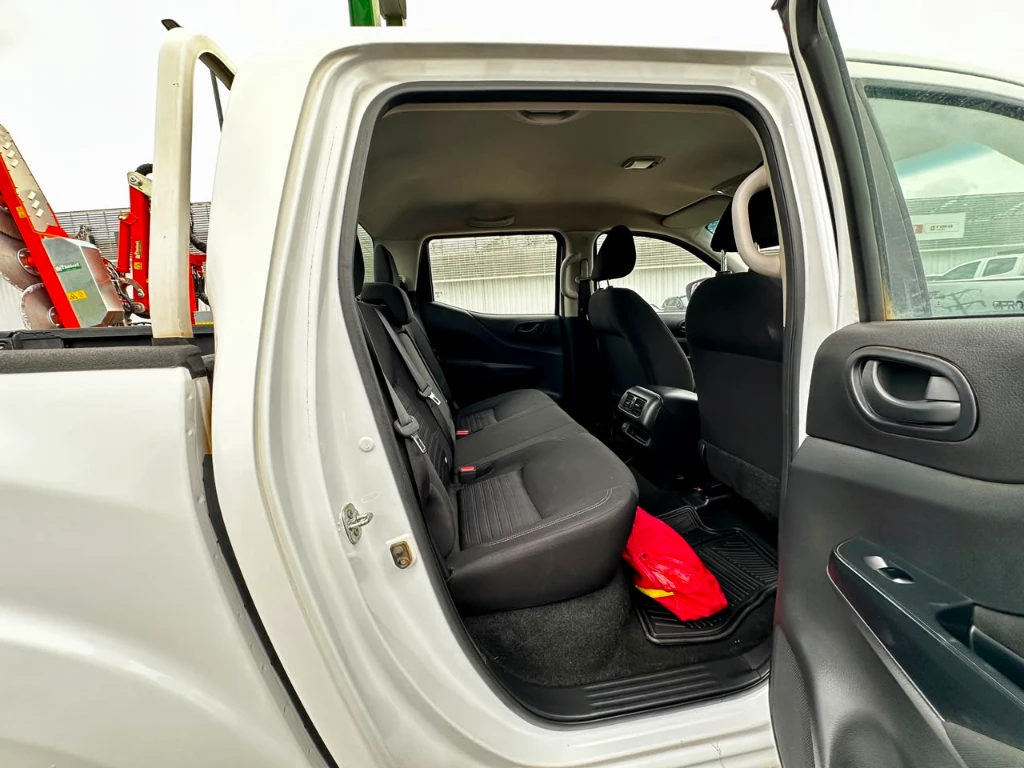 Nissan Navara Navara Dc 4x4 2.3 Tdi Se año 2023