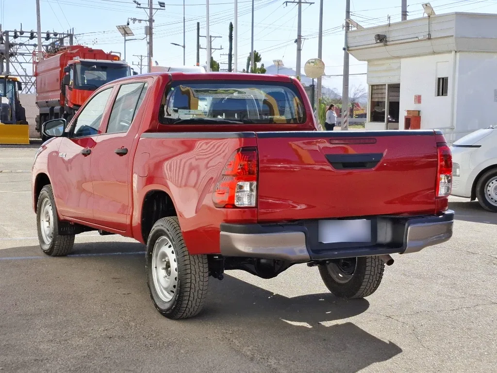 Toyota Hilux Dc 4x2 2.4 D Dx Mt año 2022