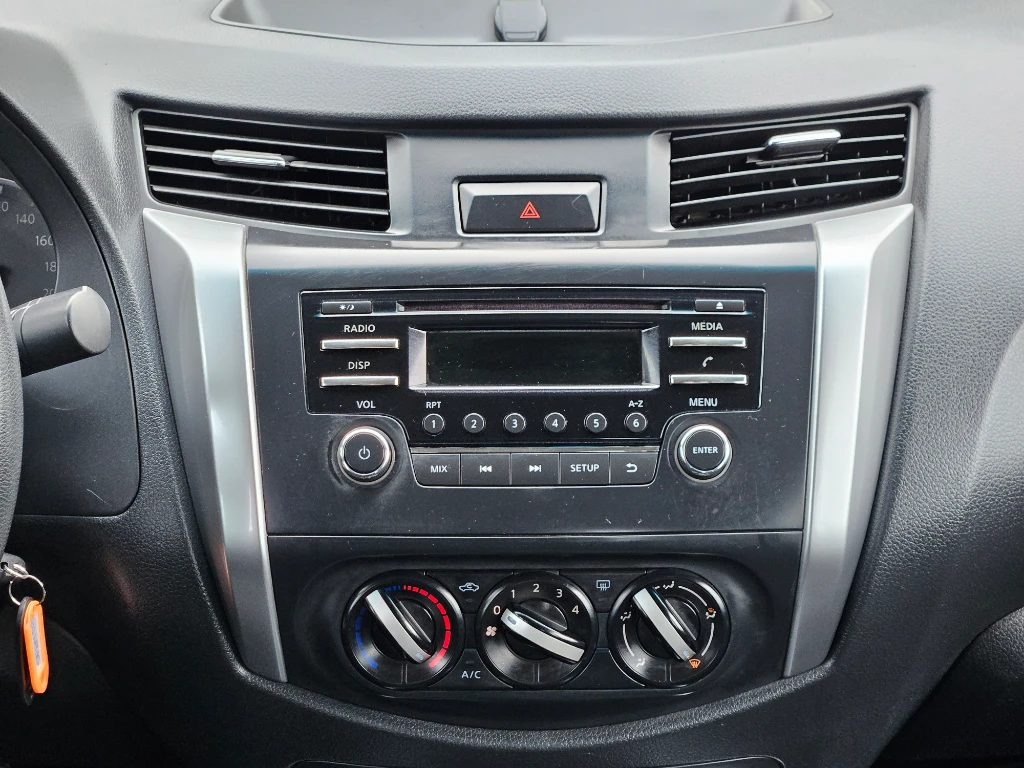 Nissan Navara Dc 4x2 2.3tdi Se año 2022