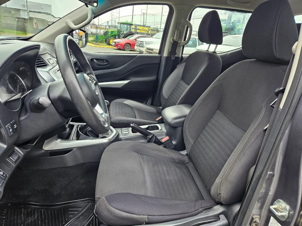 Nissan Navara Dc 4x2 2.3tdi Se año 2022