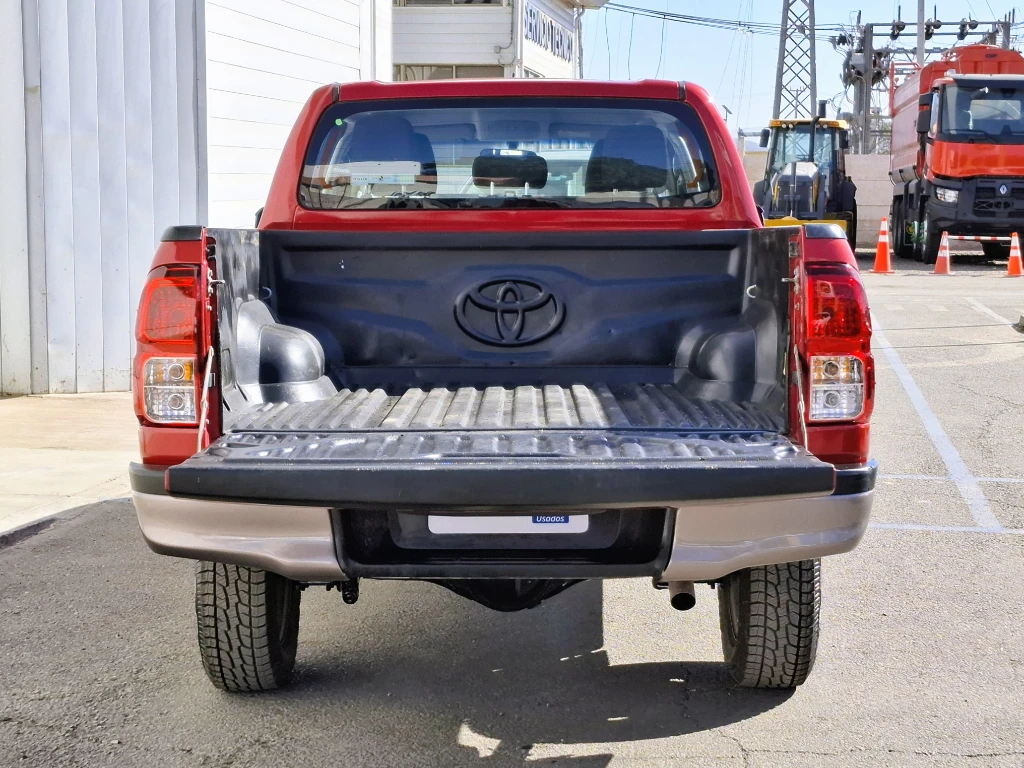Toyota Hilux Dc 4x2 2.4 D Dx Mt año 2022
